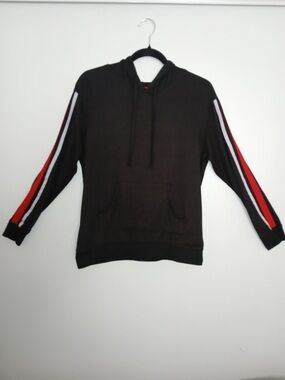 hot kiss black stripe sleeve hoodie M